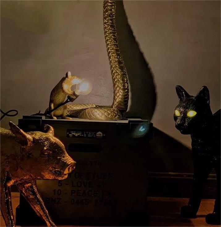 Creative Nordic Resin Mouse Table Lamp Desk