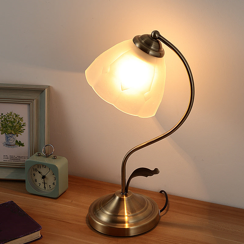 European-style Pastoral Mediterranean Bedside Lamp